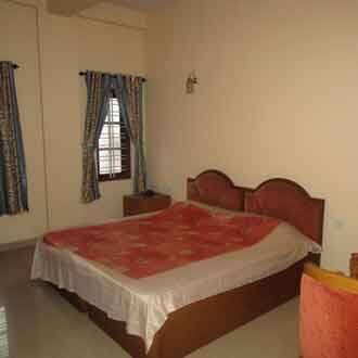 Hotel River Walk, Adoor 1